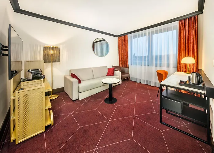 Diplomat Hotel 4*