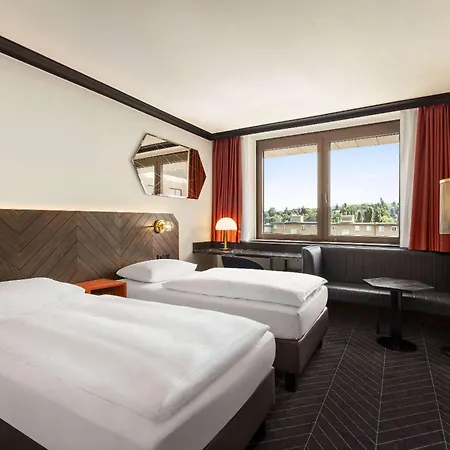 Vienna House By Wyndham Diplomat Hotel 4*
