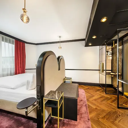 Diplomat Hotel
