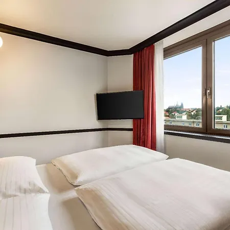 Vienna House By Wyndham Diplomat Hotell 4*